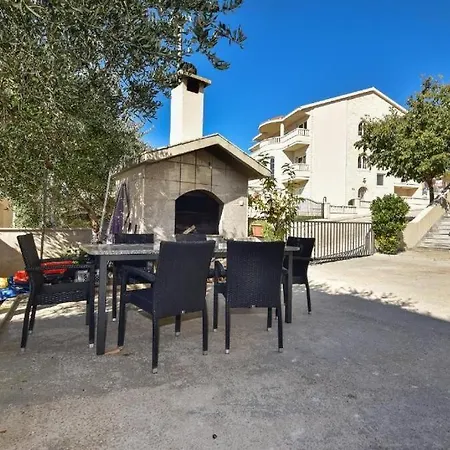 Apartament And Roso Makarska