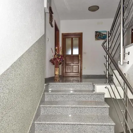 And Roso Lägenhet Makarska