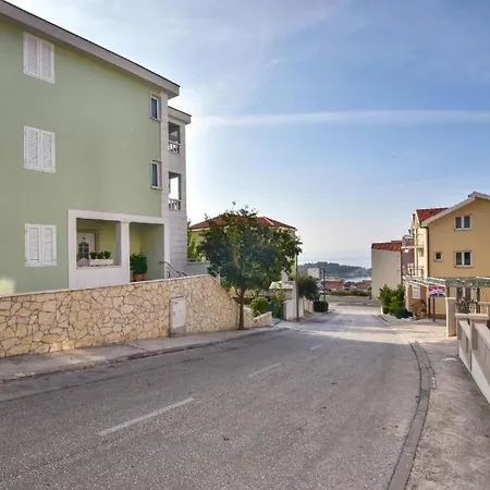 And Roso Lägenhet Makarska