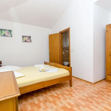 And Roso Lägenhet Makarska