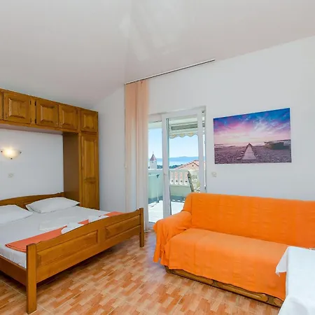 And Roso Lägenhet Makarska