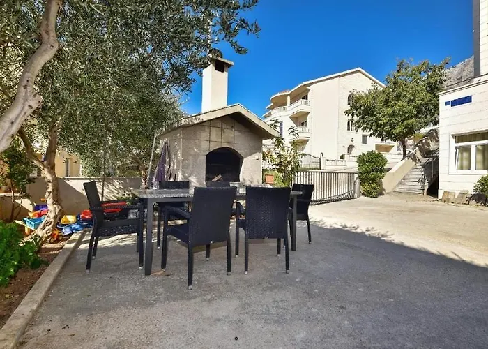 Apartment And Roso Makarska