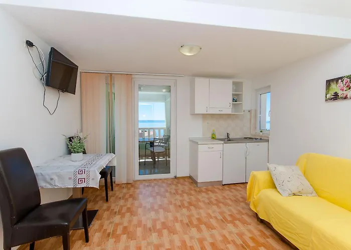 Apartment And Roso Makarska